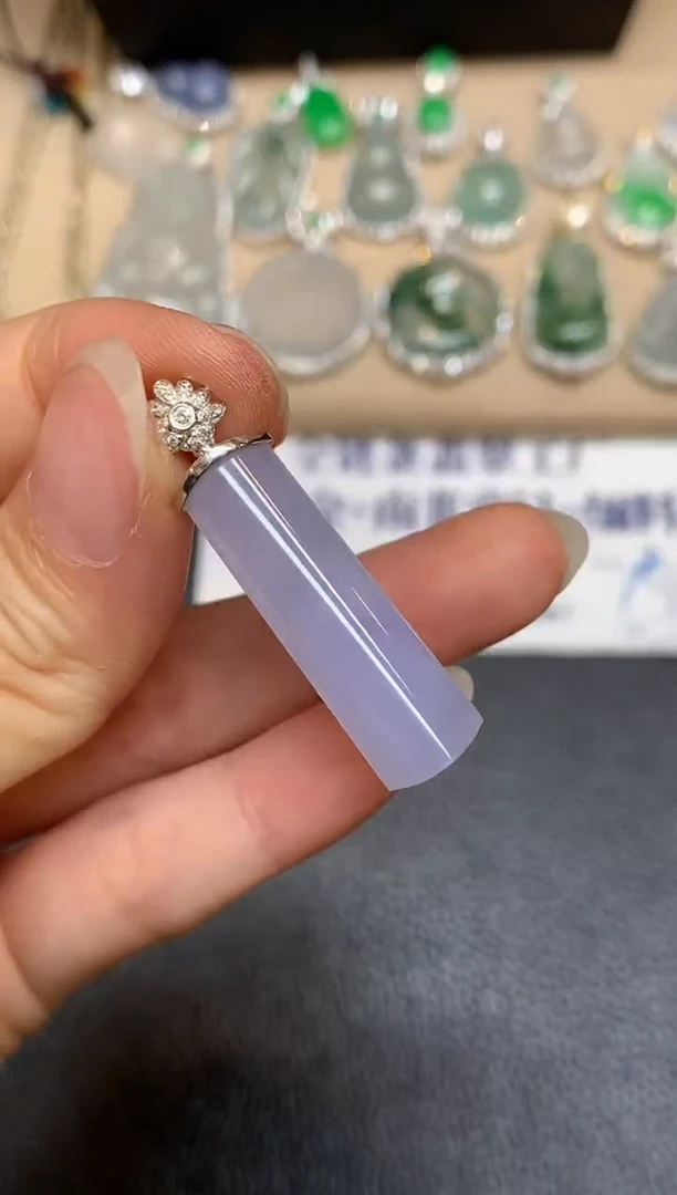 颈饰18K金镶嵌翡翠无事柱【无服务费