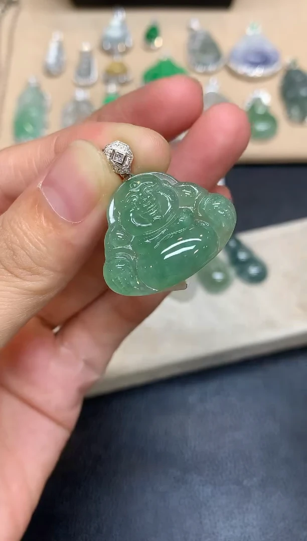 颈饰18K金镶嵌翡翠佛公【无服务费【24小时鉴赏期】