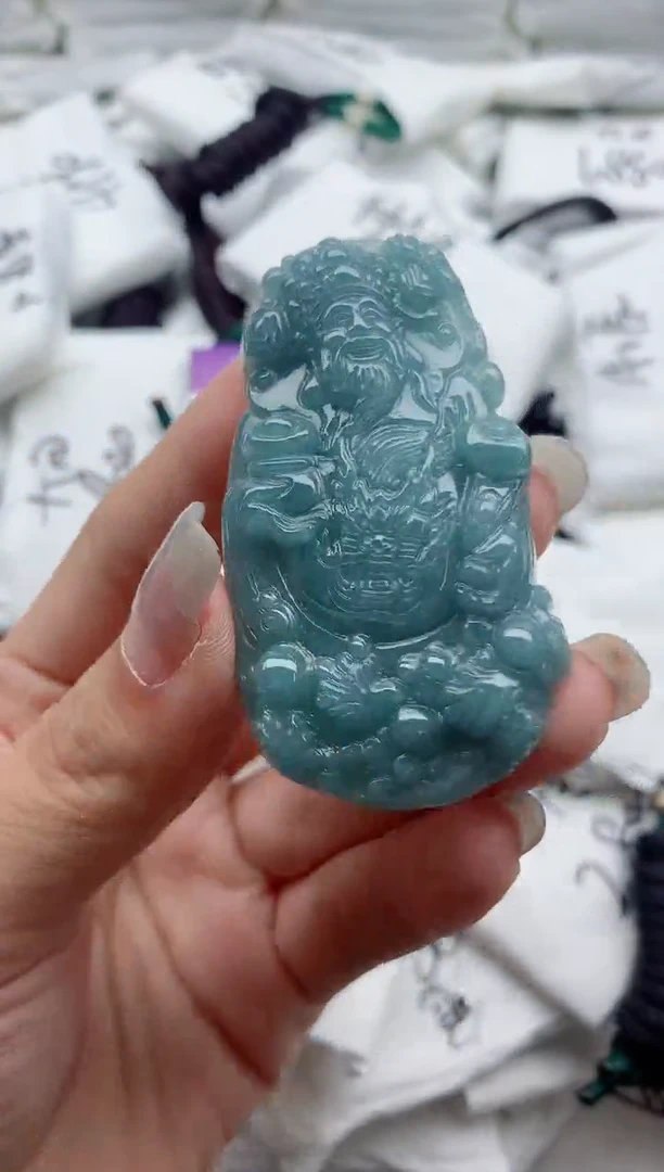 翡翠未镶嵌颈饰·