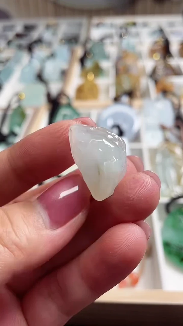 【闪购商品】翡翠颈饰未镶嵌1111111111