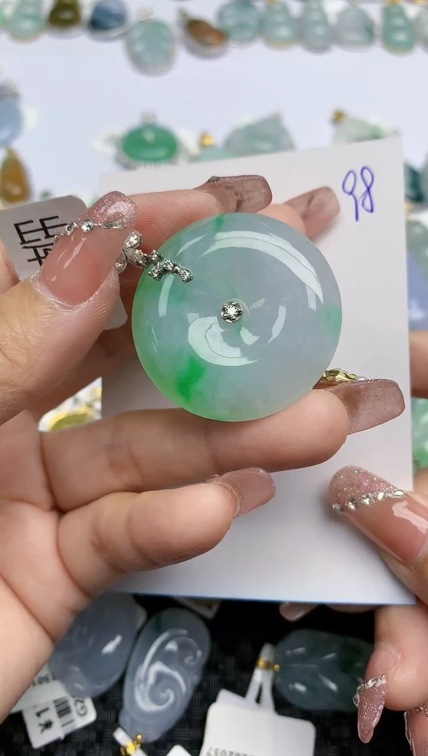 【闪购商品】翡翠颈饰18K金镶嵌天然A货翡翠 98