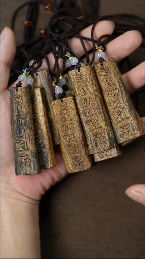 沉香吊坠六字真言9克 多样性发一
