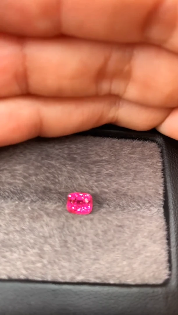 未镶嵌裸石定制尖晶石枕型 粉绝地 1.12ct
