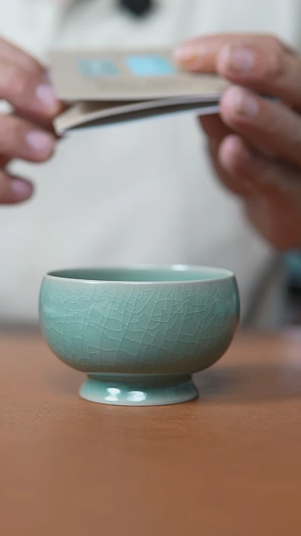 瓷片仿古翡翠绿釉卷足罗汉杯一级礼盒