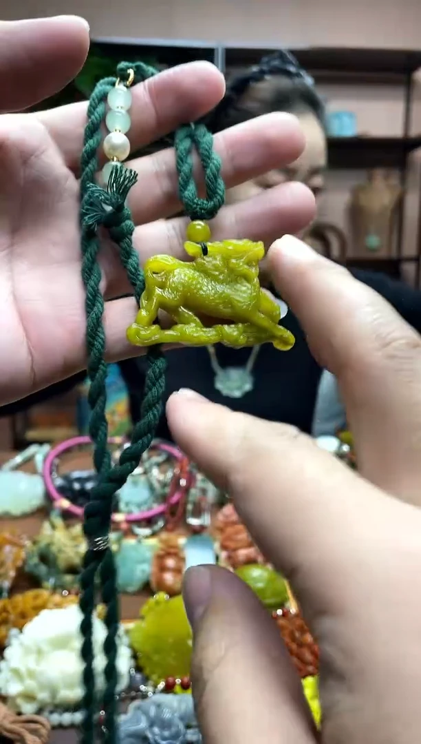 未镶嵌岫玉吊坠多样性发货发其中之一