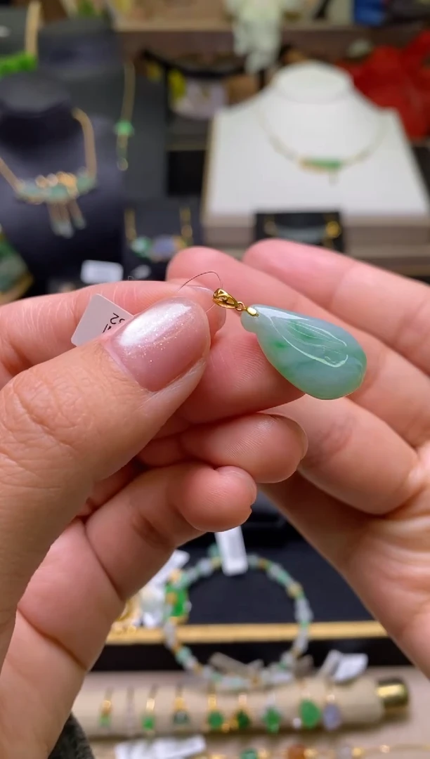 【闪购商品】翡翠颈饰18K金镶嵌净货17939