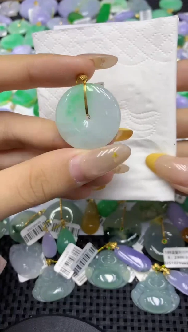 颈饰18K金镶嵌翡翠天然缅甸翡翠A货