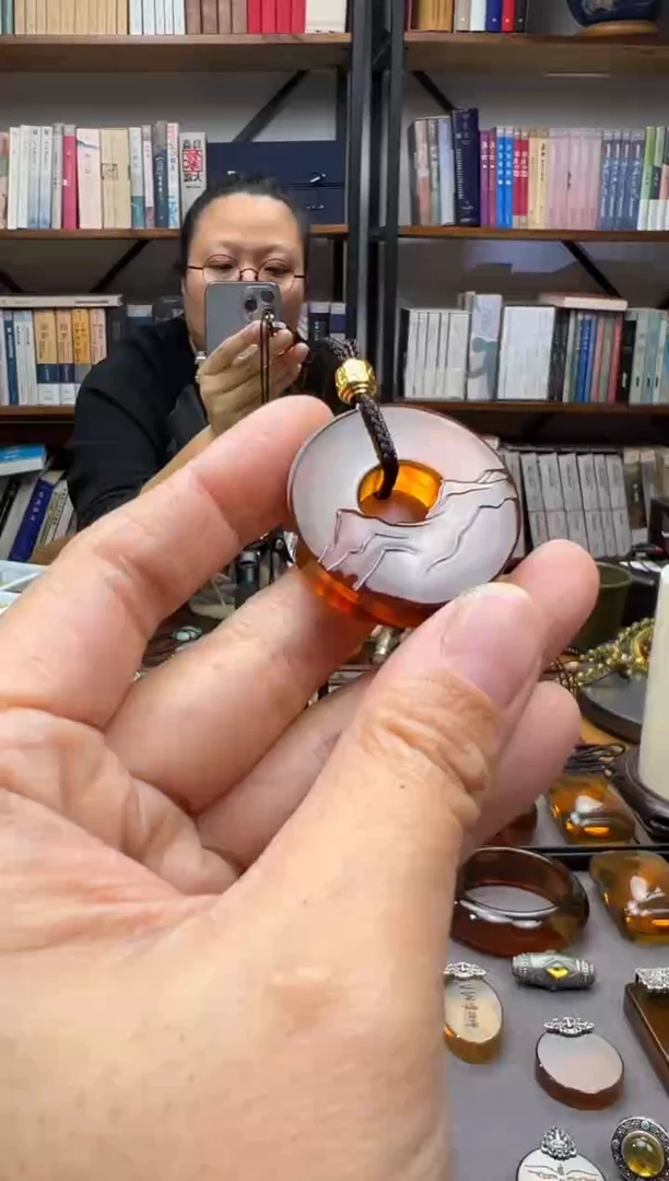 【闪购商品】琥珀颈饰未镶嵌山水