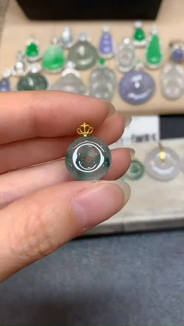 颈饰18K金镶嵌翡翠平安扣【无服务费