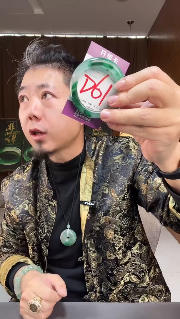 【闪购商品】石英质玉手镯未镶嵌非洲翠