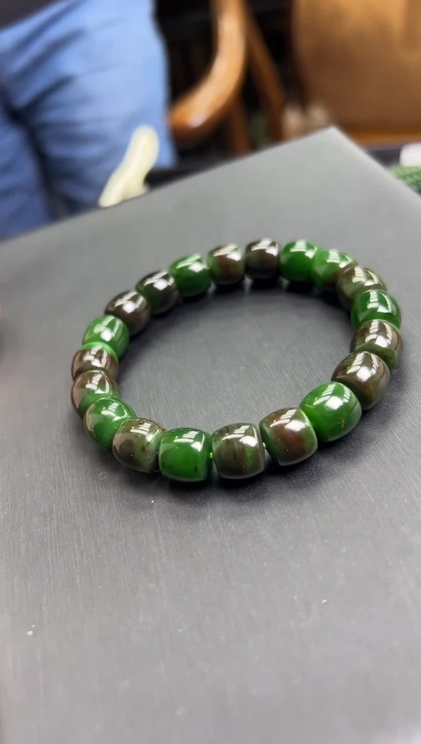 颈饰未镶嵌和田玉手串约12毫米