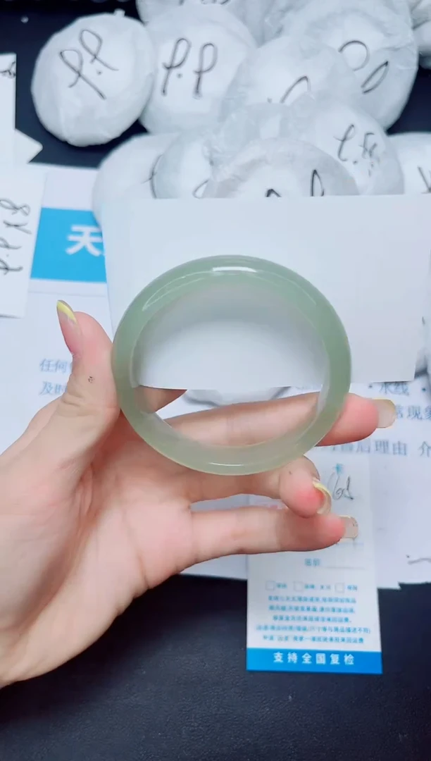 石英质玉手镯未镶嵌168/55.4