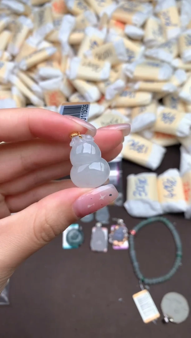 【闪购商品】翡翠挂件18K金镶嵌—