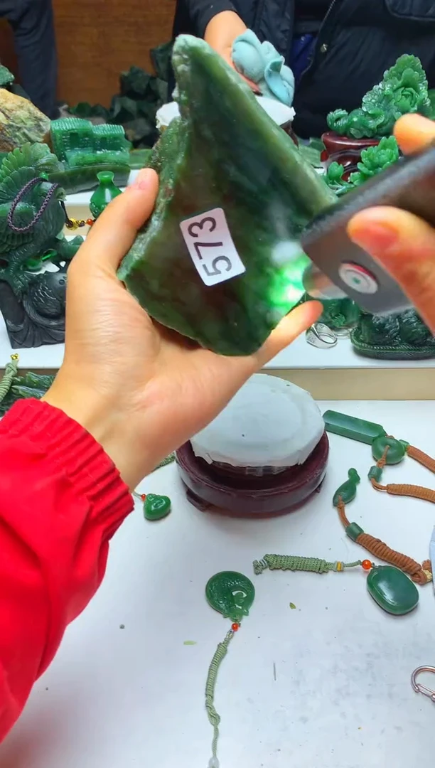 未镶嵌和田玉摆件1