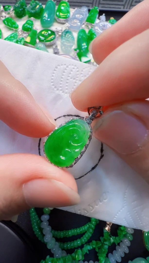 翡翠18K金镶嵌吊坠(不含链)2980