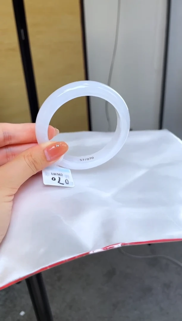 未镶嵌手镯翡翠退货标签需完好-070