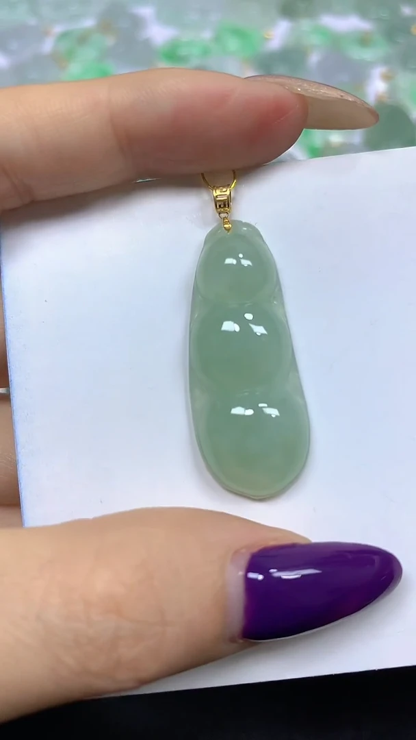 颈饰18K金镶嵌翡翠