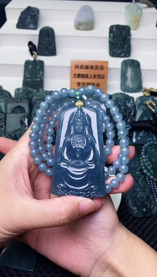 颈饰未镶嵌翡翠