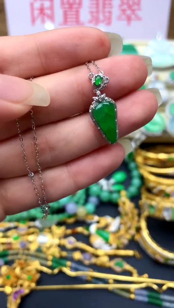颈饰18K金镶嵌翡翠332 -中国好珍宝