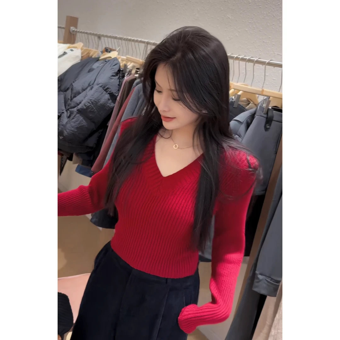 秋冬2025新款泡泡袖V领针织打底衫女高级感紧身毛衣内搭长袖上衣