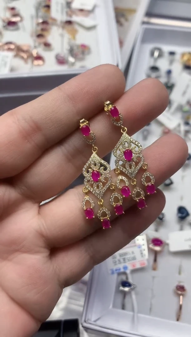 【闪购商品】红宝石耳饰银S925镶嵌........