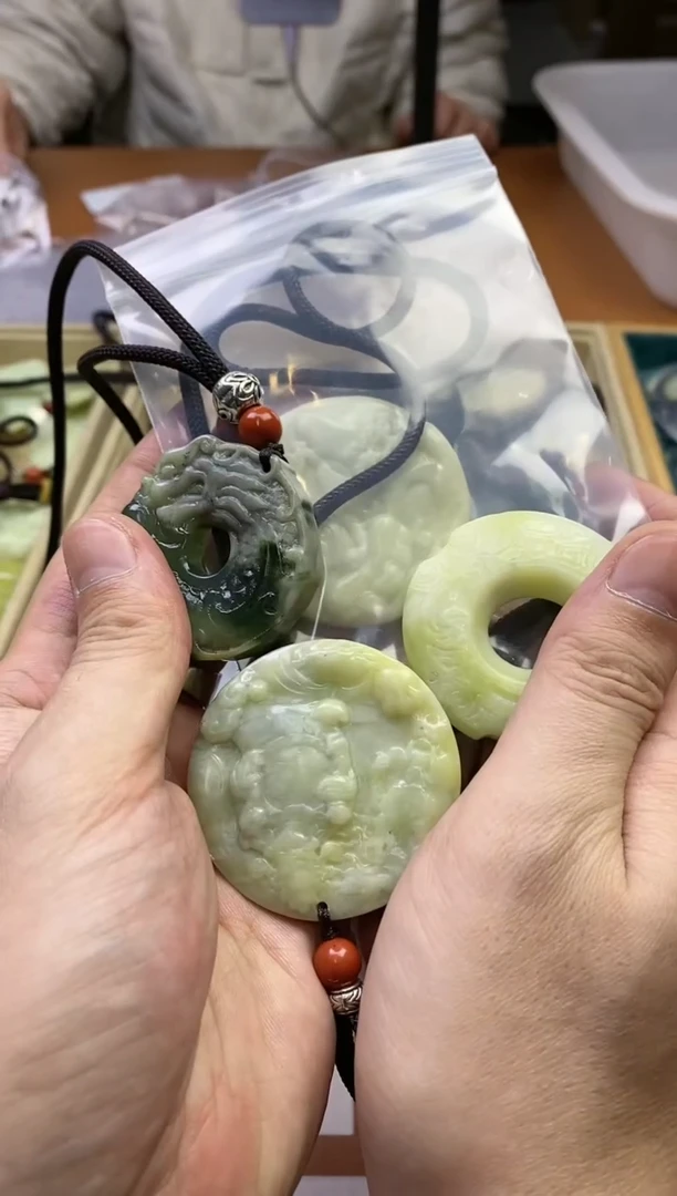 【闪购商品】蛇纹石玉其它未镶嵌多样性发货一个