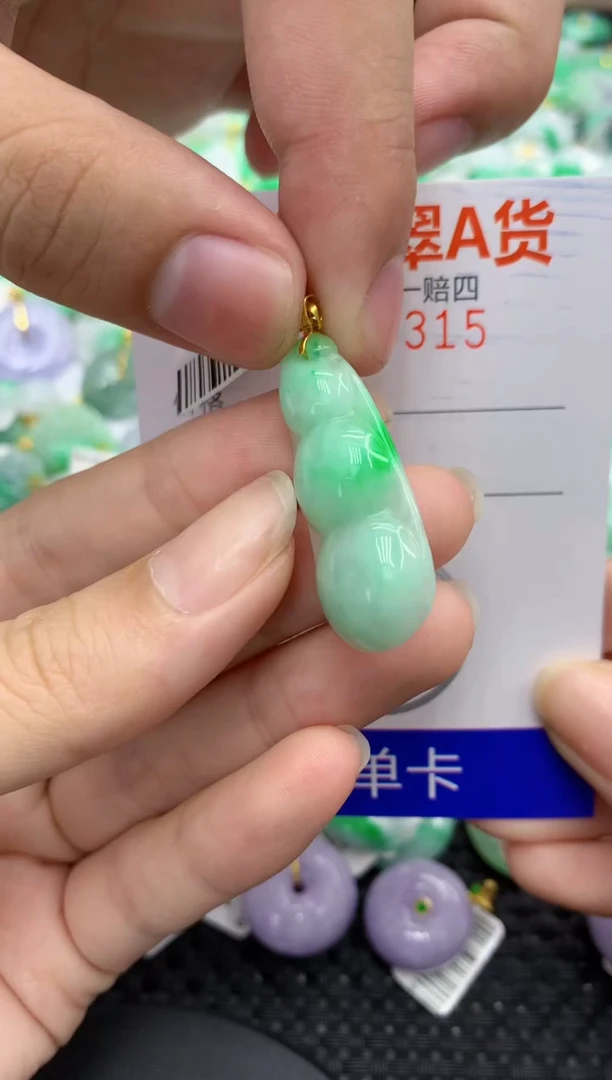 翡翠18K金镶嵌颈饰111111111111