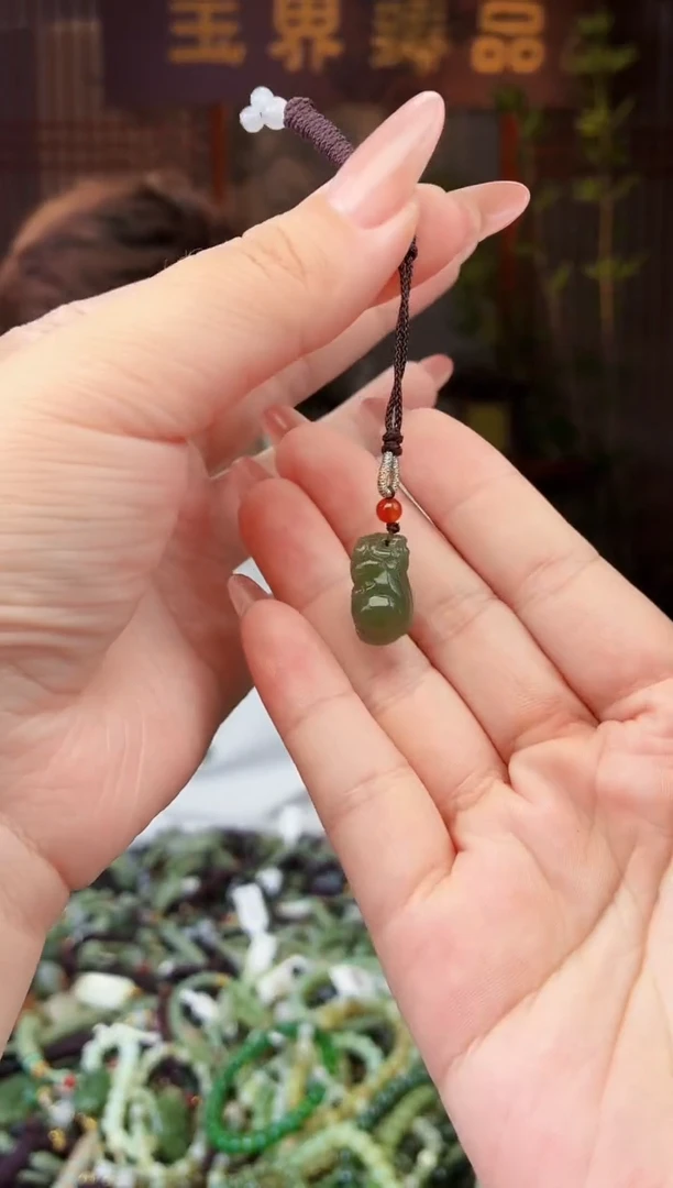 和田玉未镶嵌颈饰拍一发一