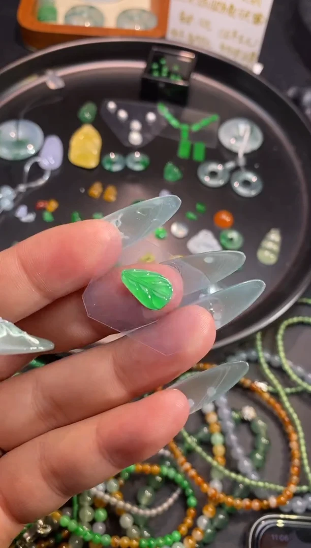 【闪购商品】翡翠挂件未镶嵌叶子