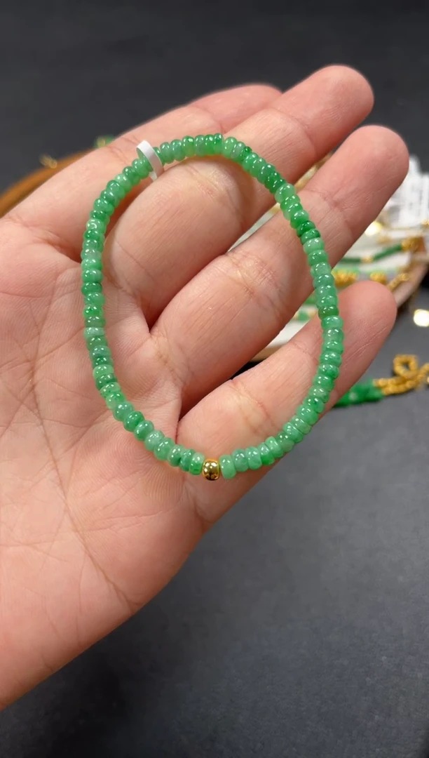 套链足金镶嵌翡翠一个  P458