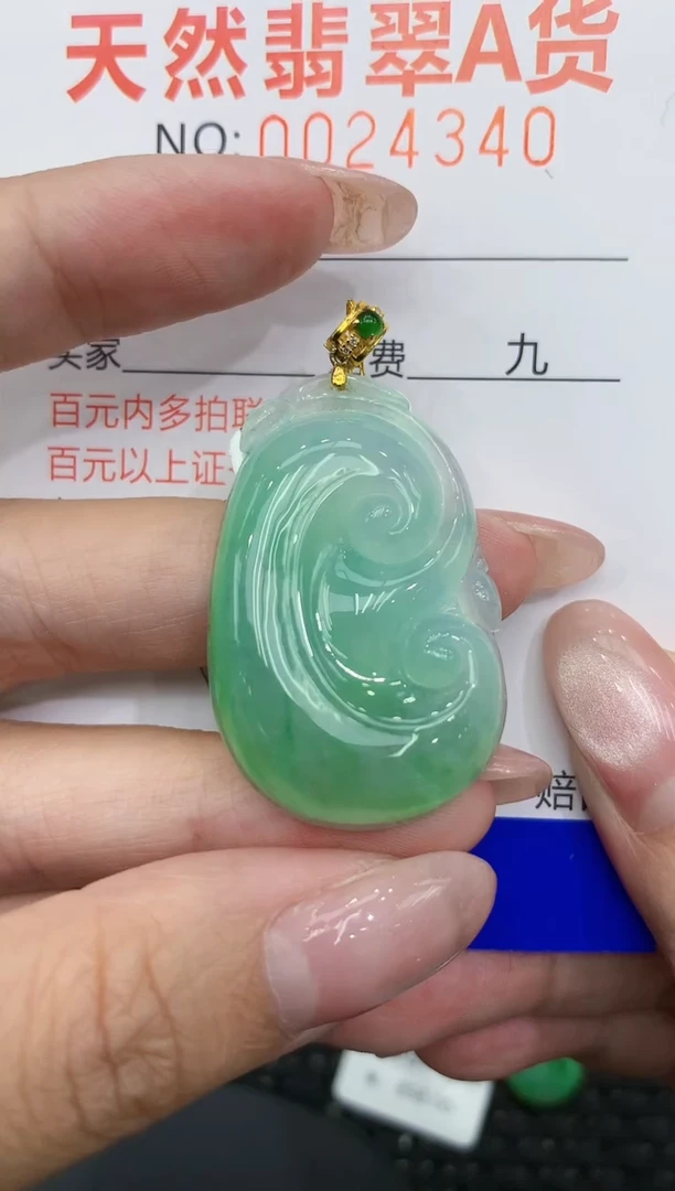 翡翠18K金镶嵌颈饰111111111111