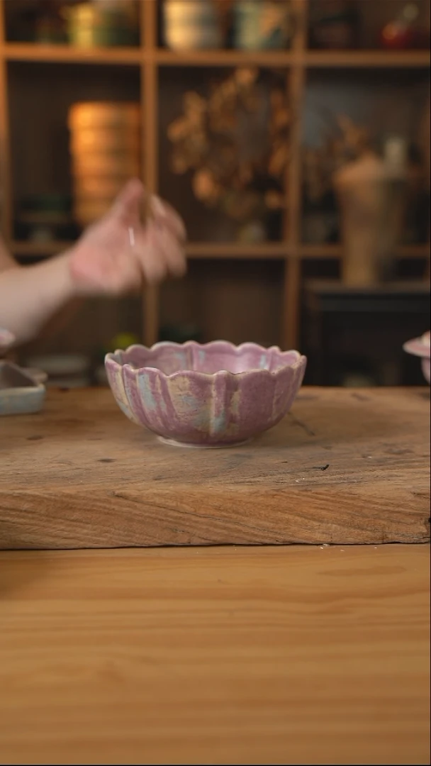 紫色系列的6英寸莲花碗