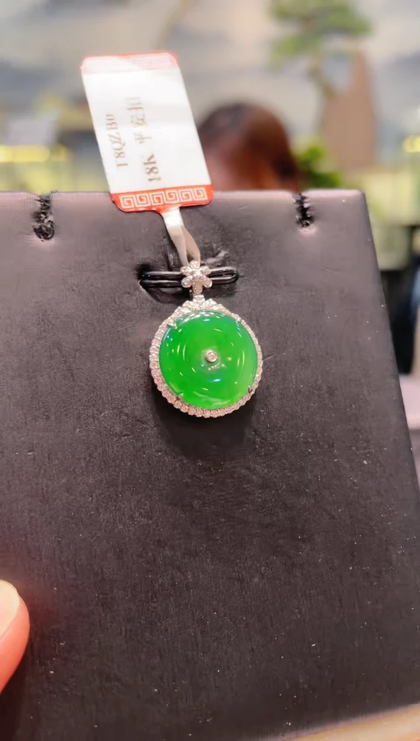 【闪购商品】翡翠颈饰18K金镶嵌A88戒指