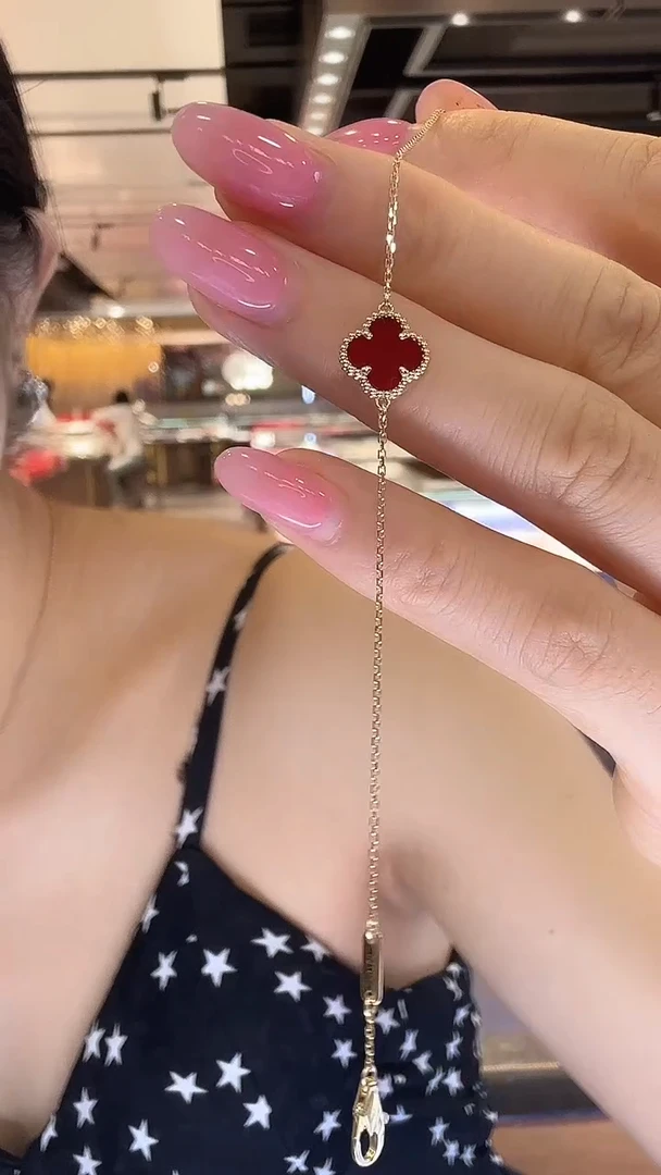18K金镶嵌手链玛瑙/玉髓手链