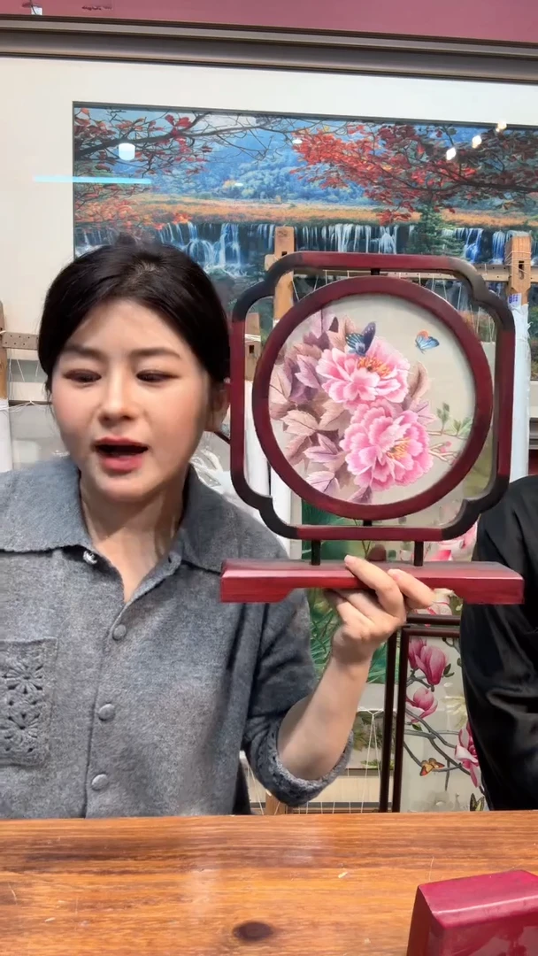 竖款非遗苏绣手工刺绣摆台