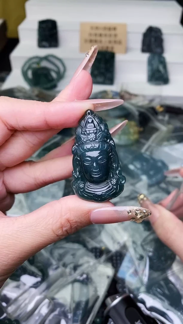 颈饰未镶嵌翡翠