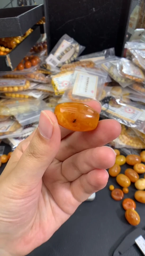 蜜蜡未镶嵌珠宝奇石193