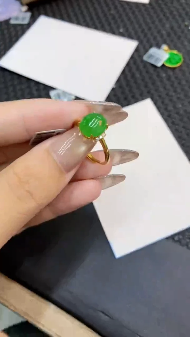 颈饰未镶嵌翡翠1