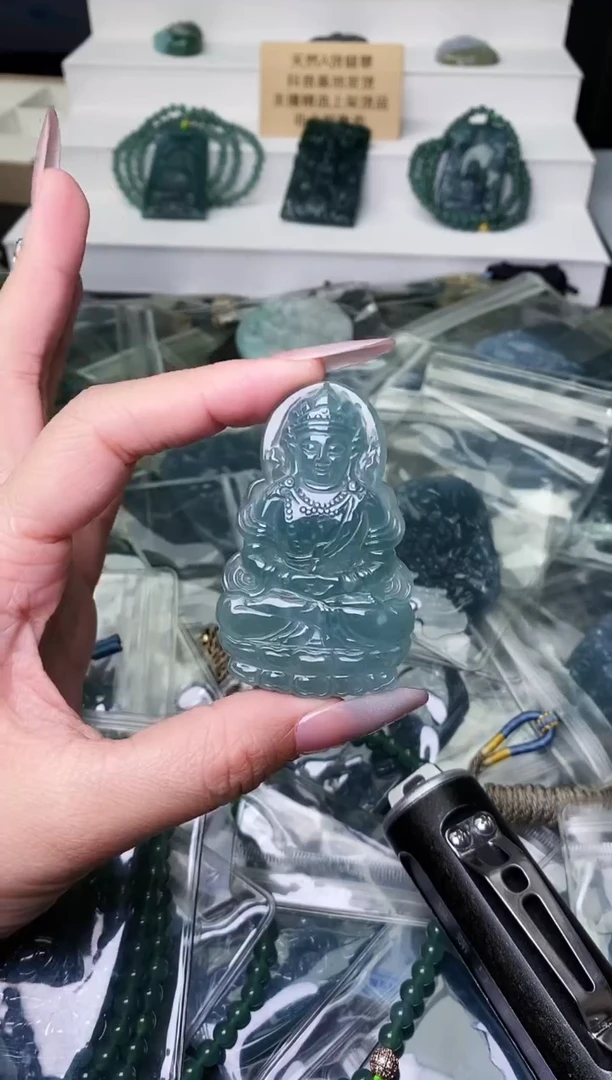 颈饰未镶嵌翡翠