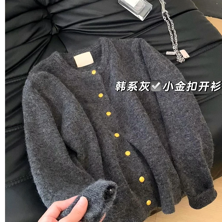 欧货高级感灰色小金扣北极绒毛衣外套女秋冬气质百搭圆领针织开衫