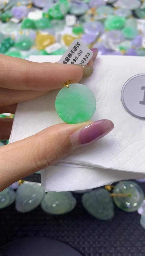 颈饰18K金镶嵌翡翠天然缅甸翡翠A货