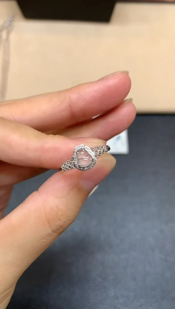 18K金镶嵌戒指翡翠葫芦【无服务费