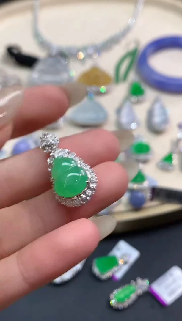 吊坠(不含链)18K金镶嵌翡翠E543|13800