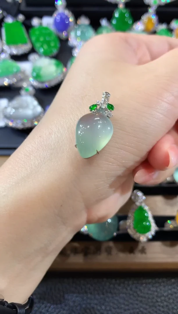 吊坠(不含链)18K金镶嵌翡翠C8