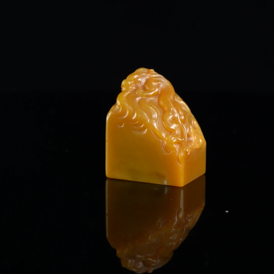 Lot.51.寿山田黄古兽印章24.2克2.5x1.8x3.1cm，2TP