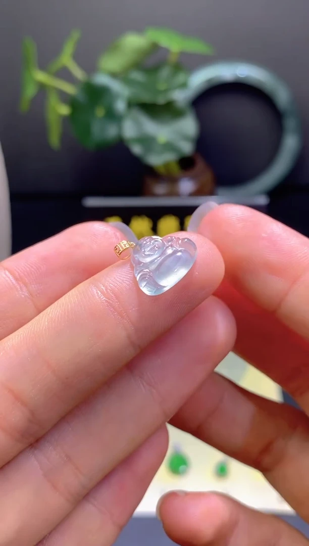 翡翠18K金镶嵌颈饰翡翠吊坠