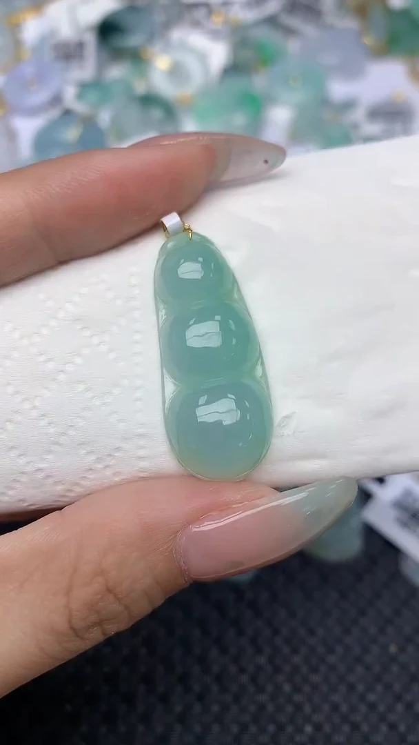 翡翠18K金镶嵌颈饰 天然翡翠a货
