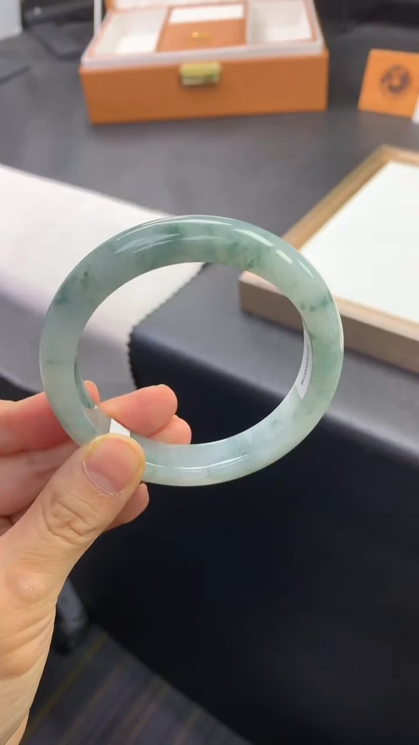 未镶嵌手镯翡翠退货需手镯吊牌标签完好