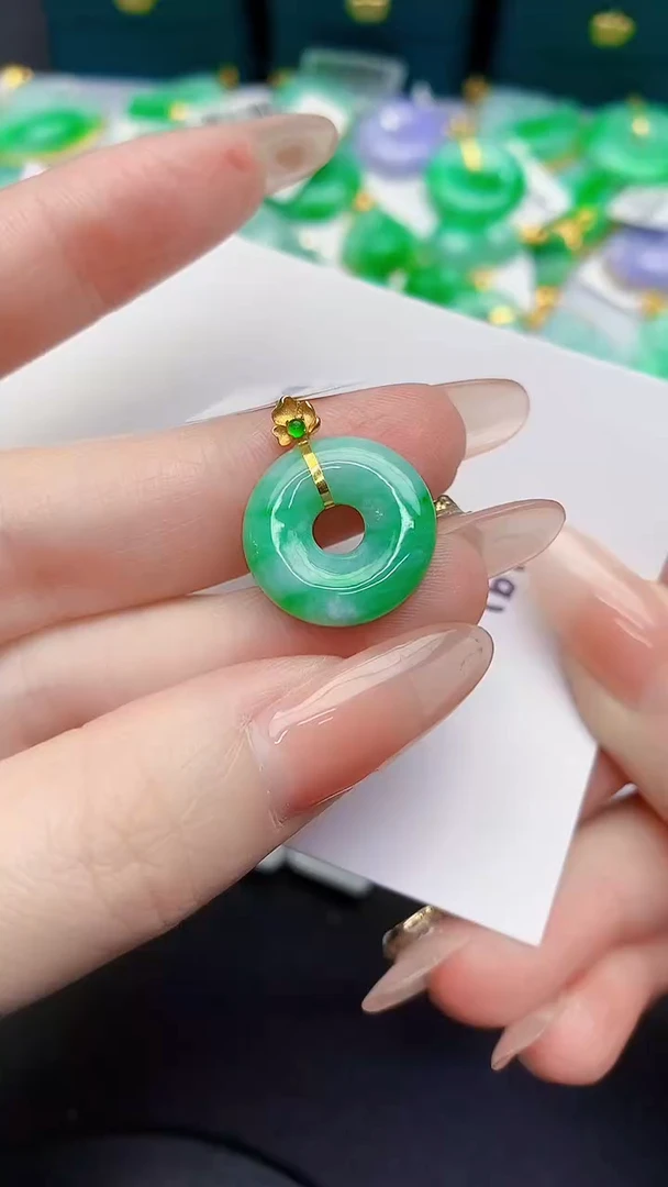 颈饰18K金镶嵌翡翠缅甸天然翡翠A货