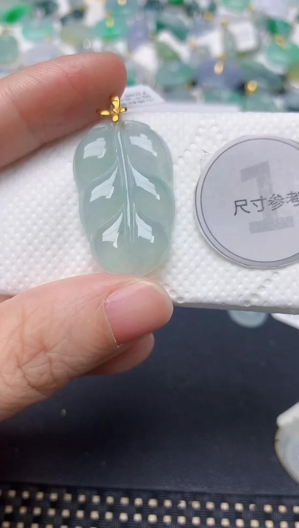 颈饰18K金镶嵌翡翠天然缅甸A货翡翠